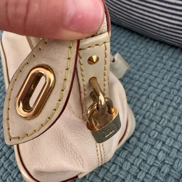 Louis Vuitton Suhali Lockit Bag in Preloved condition